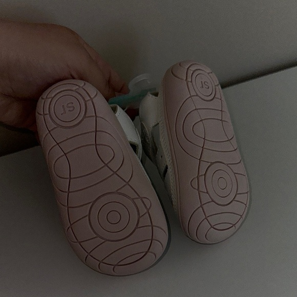 Stride Rite White Sandals with Velcro Closure - Picture 6 of 7
